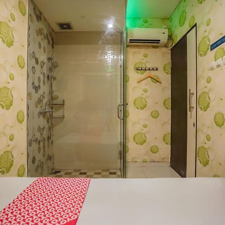 Super Oyo Capital O 92633 Spring Hotel Gubeng Surabaia Exterior foto