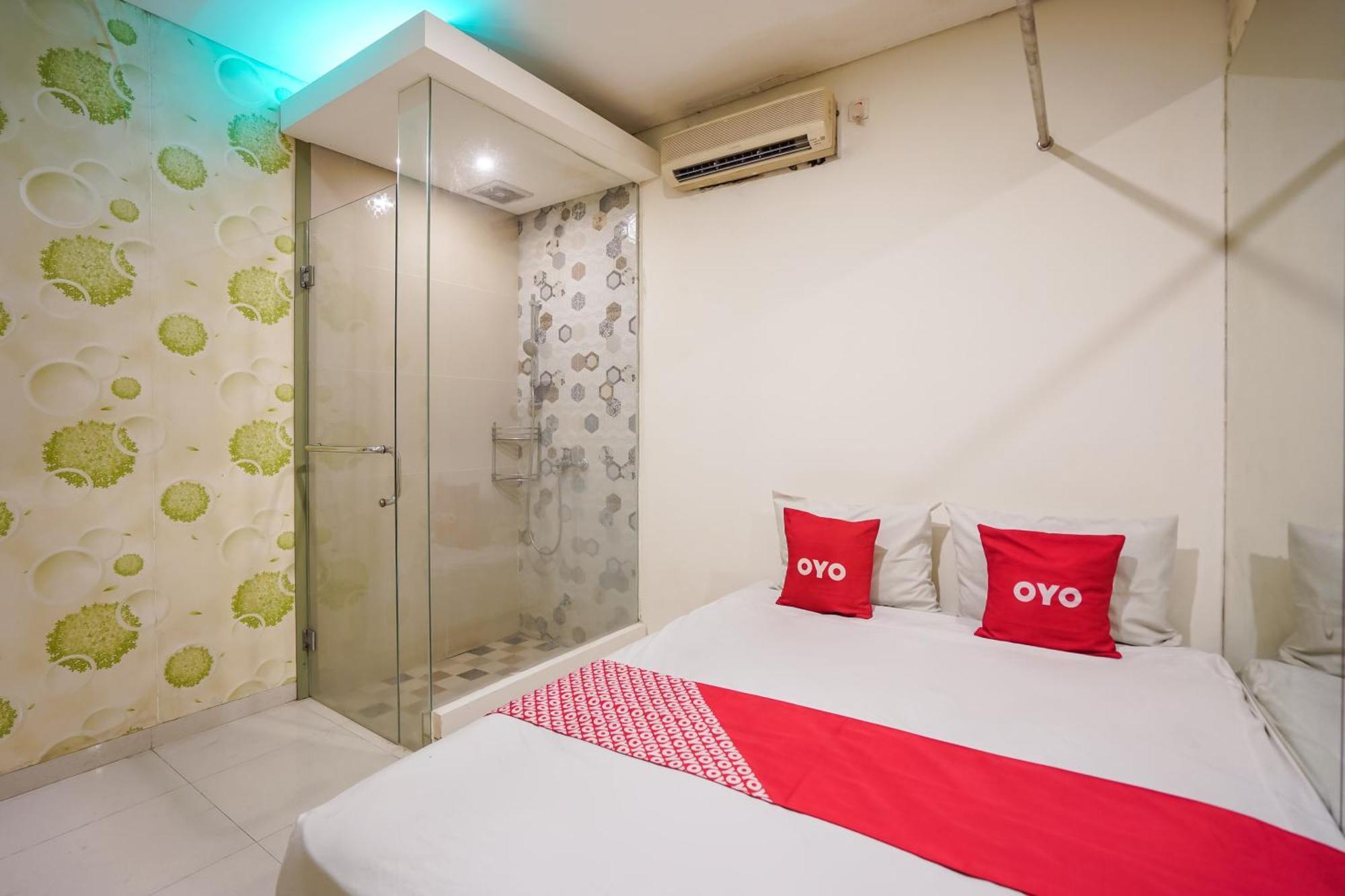 Super Oyo Capital O 92633 Spring Hotel Gubeng Surabaia Exterior foto