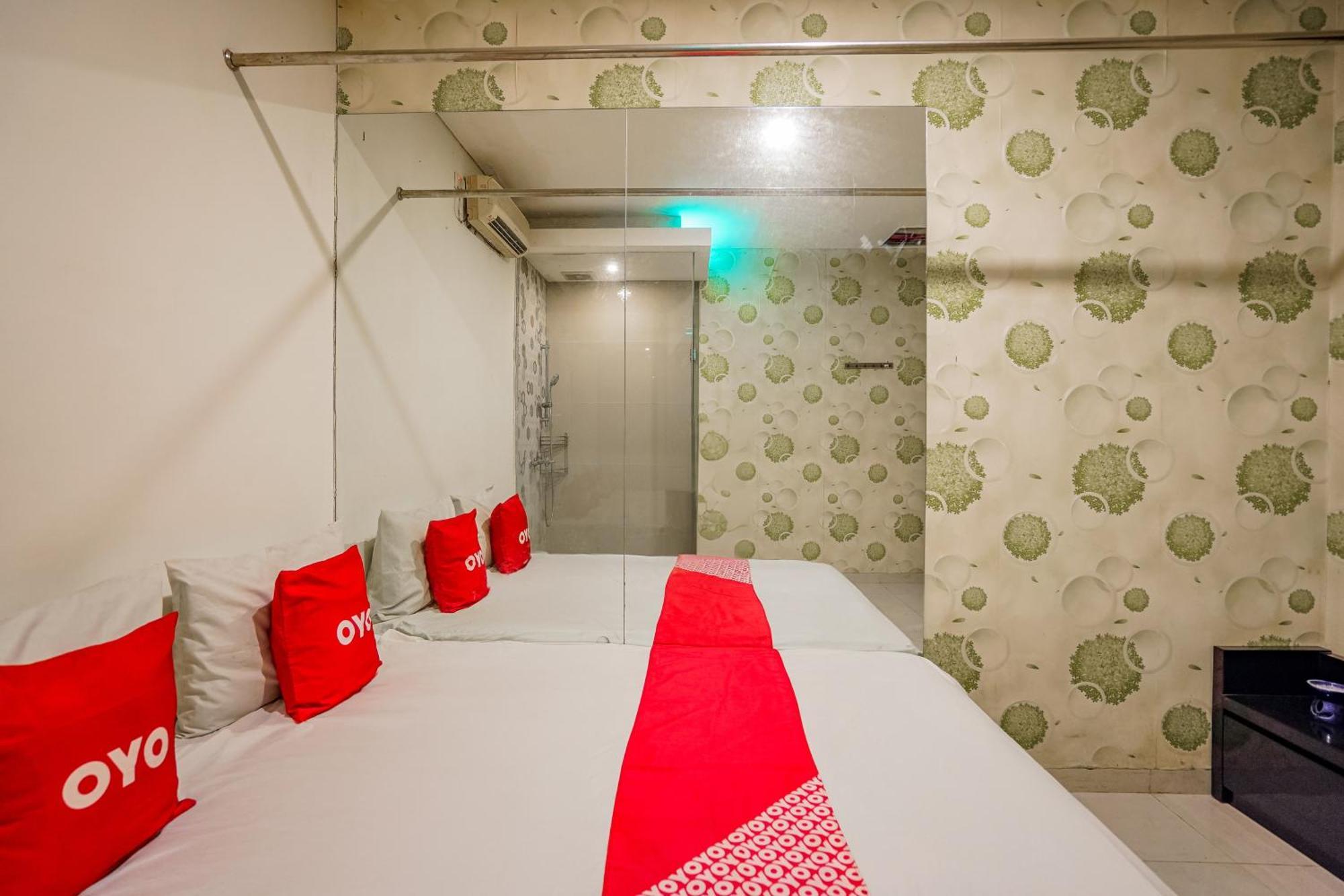Super Oyo Capital O 92633 Spring Hotel Gubeng Surabaia Exterior foto