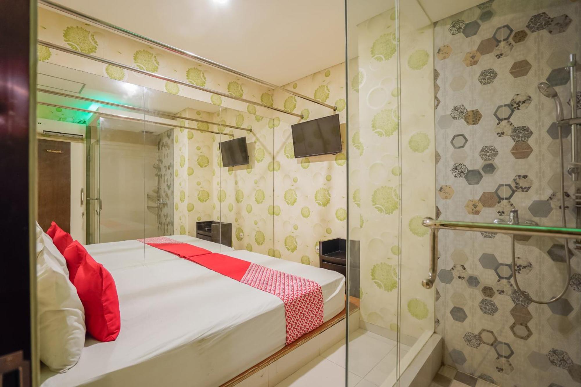 Super Oyo Capital O 92633 Spring Hotel Gubeng Surabaia Exterior foto